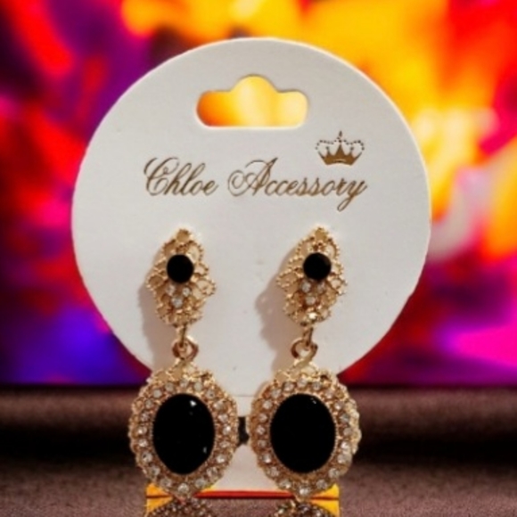 Geometric oval zirconia earrings. Elegant earrings for all occasions. long lasti - Picture 5 of 5